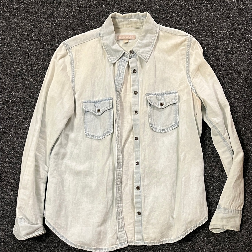 7/$20 Banana Republic Chambray Casual Button Down Shirt 7/$20